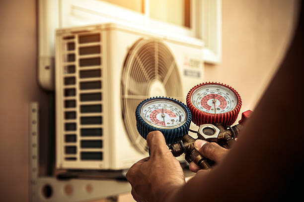 Professional Ac Installation technician working in Hartsville, IN